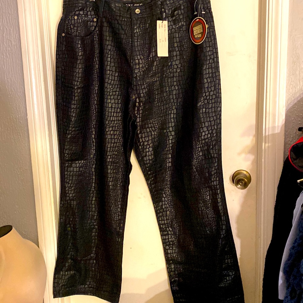 R.V.T. Jeans snakeskin new